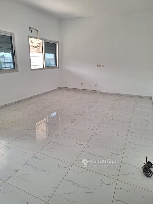 Location appartement 4 pièces à Bingerville — photo 3
