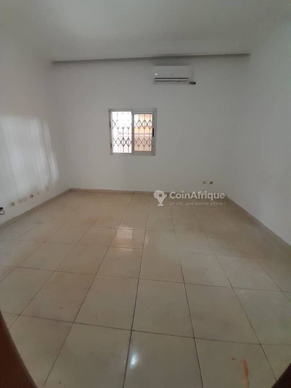 Location villa duplex 10 pièces -Riviera 4 mpouto. loyer :2.300.000f/ mois habitation ou bureau passe nb — photo 3