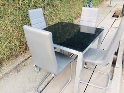 Ensemble table chaises
