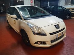 Peugeot 5008  2012