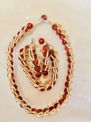 Collier - bracelet - boucles d'oreilles en perles