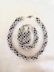 Collier - bracelet - boucles d'oreilles en perles
