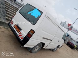 Mitsubishi Hi-Ace 2002