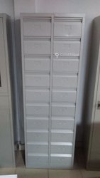 Armoire de rangement en métal 