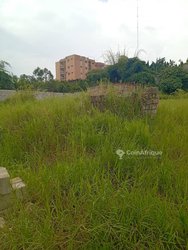 Terrain 1900 m² - Cocody