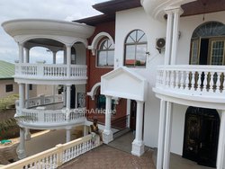 Location villa 20 pièces - Yaoundé