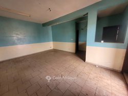 Location bureaux et commerces  - Biyem Assi