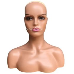 Tête de mannequin pour perruque.