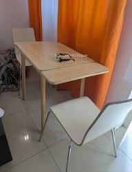 Table + 2 chaises