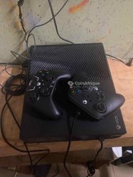 Xbox One avec accessoires casi 13 jeux 1 manette