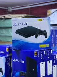 PlayStation 4 Slim 