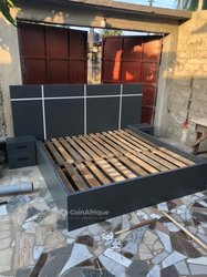 Lit moderne avec caisse 