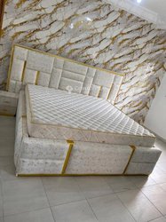 Lit capitonnée supérieure