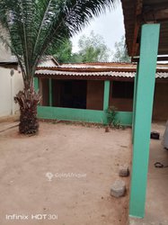 Maison à vendre sur demi-lot à agoè-nyivé logope