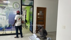 Habillage de vitres professionnel – effet one way (vitrophanie)