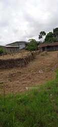Terrain  à akanda derrière le marché du premier campement 