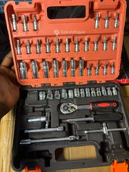 Caisse a outils de 53 pièces 