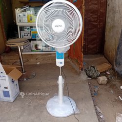 Ventilateur solaire sur pieds 