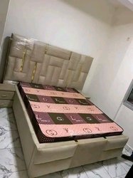 Lit capitonnée avec matelas orthopédique 