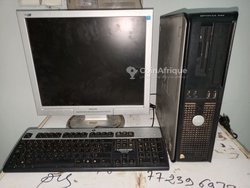 Ensemble de bureau et un congélateur horizontal