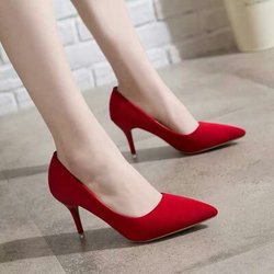Escarpin en daim rouge