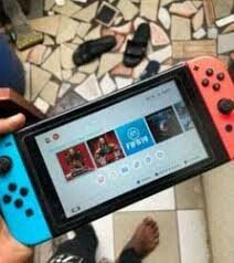 Nintendo switch neuve 133gb