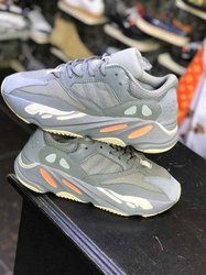 Baskets Yeezy 700