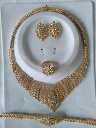 Collier - boucles d'oreilles - bracelet et bague